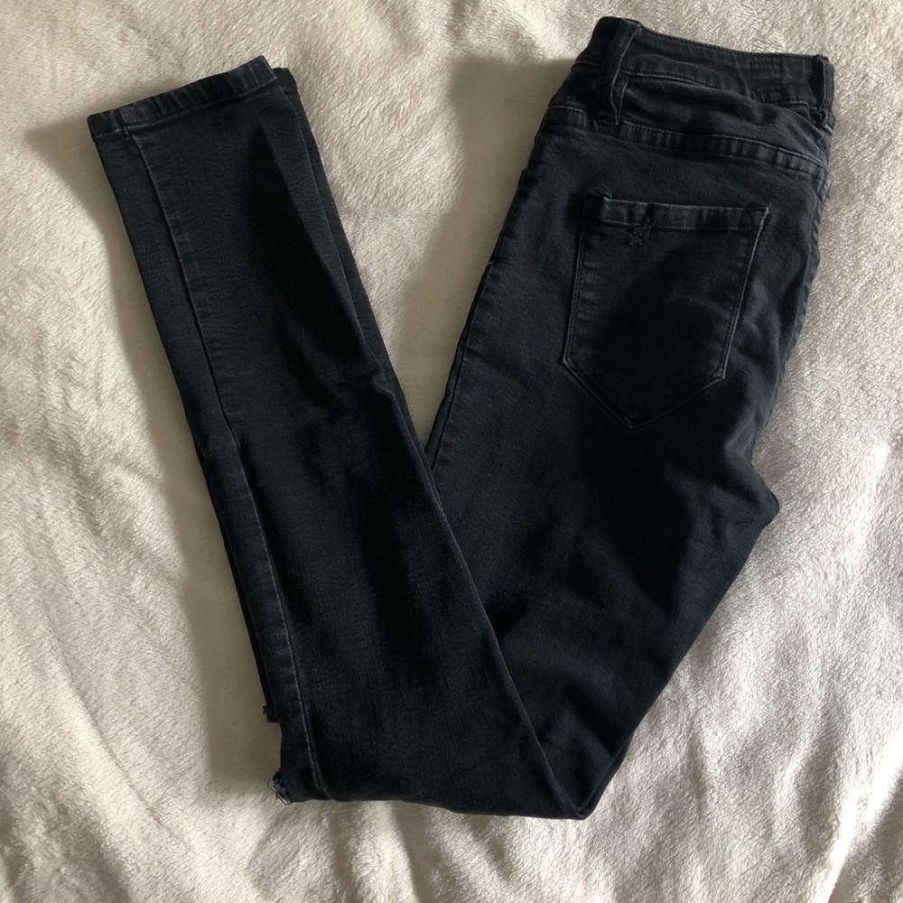 Black ripped skinny jeans